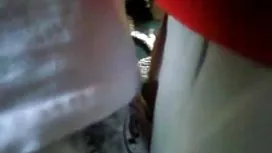 這個男人被一個熱辣的婊子誘惑，並在所有洞裡操她。