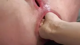 烏木亂搞一個大雞巴白婊子在屁股