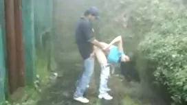 巨大的綠巨人輕輕地舔金發女郎的陰部