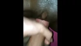 Pigtailed年輕美女給口交和亂搞剃光貓