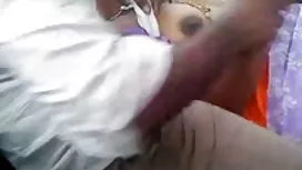 大型性嘴唇小雞像西班牙獵狗耳朵一樣掛著