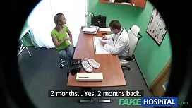 與自慰豐滿的金發女郎錄製私人視頻聊天