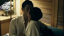 有錢人在屁股上亂搞他年輕的情婦
