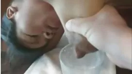 金發女郎米婭喜歡在相機上拍攝她的性愛。
