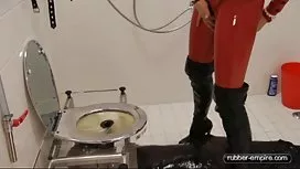俄羅斯金發女郎Lenka Gaborova展示了熱門節目。