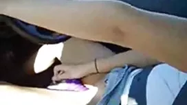 爸爸強迫他的兒子吸吮他的傢伙，並在肛門操他