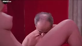 德國女人用藍色振動器亂搞她的陰戶