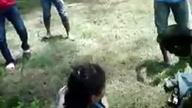 面具中的赤裸奴隸舔鞋子戀物癖