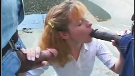 黑色絲襪的小母牛從堅硬的陰道拳交踢