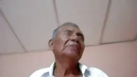 跳躍在一個年輕常設成員的熟女