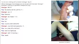 在懲罰中，小雞被迫舔帽