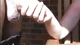 很奇怪他媽的他的女朋友，並完成了她的陰部